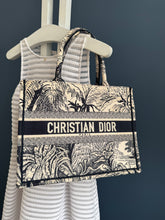 Lade das Bild in den Galerie-Viewer, DIOR TOTE BOOK MEDIUM