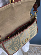 Lade das Bild in den Galerie-Viewer, FENDI BAGUETTE