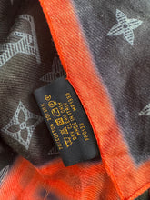 Lade das Bild in den Galerie-Viewer, LOUIS VUITTON UPSIDE-DOWN TUCH