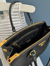 Lade das Bild in den Galerie-Viewer, PRADA GALLERIA