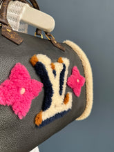 Lade das Bild in den Galerie-Viewer, LOUIS VUITTON TEDDY SPEEDY 30