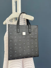 Lade das Bild in den Galerie-Viewer, MCM AREN BAG