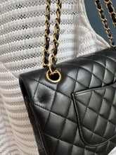 Lade das Bild in den Galerie-Viewer, CHANEL DOUBLE FLAP MEDIUM