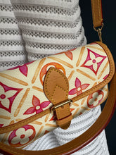 Lade das Bild in den Galerie-Viewer, LOUIS VUITTON NANO DIANE BY THE POOL CORAL