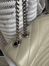 Lade das Bild in den Galerie-Viewer, YSL LOULOU MEDIUM