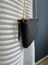Lade das Bild in den Galerie-Viewer, LOUIS VUITTON DOUBLE ZIP POCHETTE