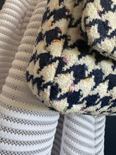 Lade das Bild in den Galerie-Viewer, CHANEL 19
