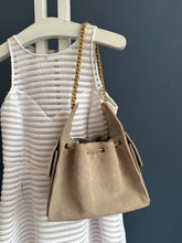 Lade das Bild in den Galerie-Viewer, CHANEL 25 SMALL WILDLEDER