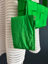 Lade das Bild in den Galerie-Viewer, BOTTEGA VENETA CASSETTE