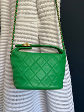 Lade das Bild in den Galerie-Viewer, CHANEL 19 HOBO BAG