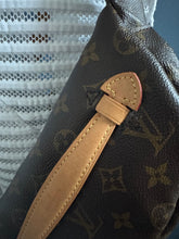 Lade das Bild in den Galerie-Viewer, LOUIS VUITTON BUMBAG