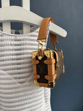 Lade das Bild in den Galerie-Viewer, LOUIS VUITTON SIDE TRUNK PM