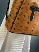 Lade das Bild in den Galerie-Viewer, MCM STARK MEGA LAUREL