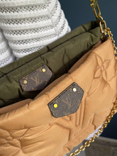 Lade das Bild in den Galerie-Viewer, LOUIS VUITTON MULTI POCHETTE PILLOW