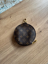 Lade das Bild in den Galerie-Viewer, LOUIS VUITTON MÜNZETUI