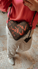 Lade das Bild in den Galerie-Viewer, LOUIS VUITTON SAC COEUR LIMITED EDITION