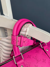 Lade das Bild in den Galerie-Viewer, LOUIS VUITTON TAIGARAMA KEEPALL 50