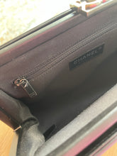 Lade das Bild in den Galerie-Viewer, CHANEL BOY FRAME CLUTCH