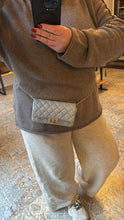 Lade das Bild in den Galerie-Viewer, CHANEL 2.55 GÜRTELTASCHE