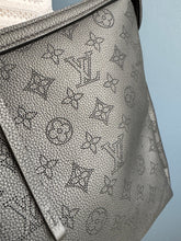 Lade das Bild in den Galerie-Viewer, LOUIS VUITTON HAND IT ALL MM MAHINA