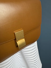 Lade das Bild in den Galerie-Viewer, CÉLINE BOX