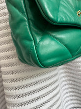 Lade das Bild in den Galerie-Viewer, CHANEL 19 SMALL