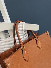 Lade das Bild in den Galerie-Viewer, LOUIS VUITTON ONTHEGO MM