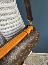 Lade das Bild in den Galerie-Viewer, LOUIS VUITTON MÉTIS