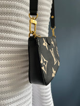 Lade das Bild in den Galerie-Viewer, LOUIS VUITTON POCHETTE BICOLOR