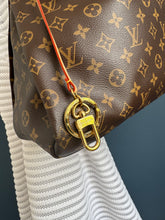 Lade das Bild in den Galerie-Viewer, LOUIS VUITTON ARTSY MM