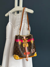 Lade das Bild in den Galerie-Viewer, LOUIS VUITTON NÉONOÉ SUMMER TRUNK