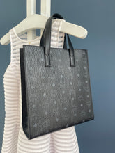 Lade das Bild in den Galerie-Viewer, MCM AREN BAG