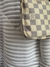 Lade das Bild in den Galerie-Viewer, LOUIS VUITTON POCHETTE ACCESSOIRES