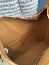 Lade das Bild in den Galerie-Viewer, MCM AREN HOBO