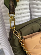 Lade das Bild in den Galerie-Viewer, LOUIS VUITTON MULTI POCHETTE PILLOW