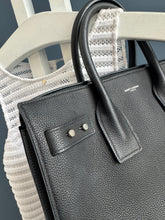 Lade das Bild in den Galerie-Viewer, YSL SAC DE JOUR