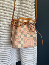 Lade das Bild in den Galerie-Viewer, LOUIS VUITTON NANA NOÉ TAHITIENNE