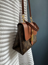 Lade das Bild in den Galerie-Viewer, LOUIS VUITTON LOCKY BB