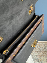 Lade das Bild in den Galerie-Viewer, LOUIS VUITTON VICTOIRE