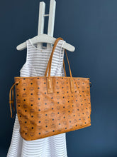 Lade das Bild in den Galerie-Viewer, MCM SHOPPER LARGE
