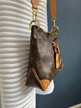 Lade das Bild in den Galerie-Viewer, LOUIS VUITTON ODEON PM