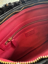 Lade das Bild in den Galerie-Viewer, CHANEL 19 POUCH