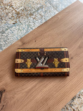 Lade das Bild in den Galerie-Viewer, LOUIS VUITTON TWIST GELDBÖRSE