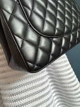 Lade das Bild in den Galerie-Viewer, CHANEL DOUBLE FLAP JUMBO