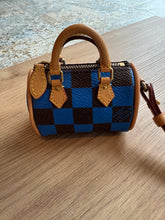 Lade das Bild in den Galerie-Viewer, LOUIS VUITTON SPEEDY POP BLUE ANHÄNGER