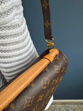 Lade das Bild in den Galerie-Viewer, LOUIS VUITTON MÉTIS