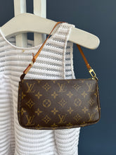 Lade das Bild in den Galerie-Viewer, LOUIS VUITTON POCHETTE ACCESSOIRES
