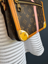 Lade das Bild in den Galerie-Viewer, LOUIS VUITTON MÉTIS SUMMER TRANK