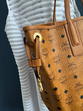 Lade das Bild in den Galerie-Viewer, MCM SHOPPER MEDIUM