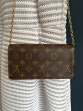 Lade das Bild in den Galerie-Viewer, LOUIS VUITTON LILY WOC